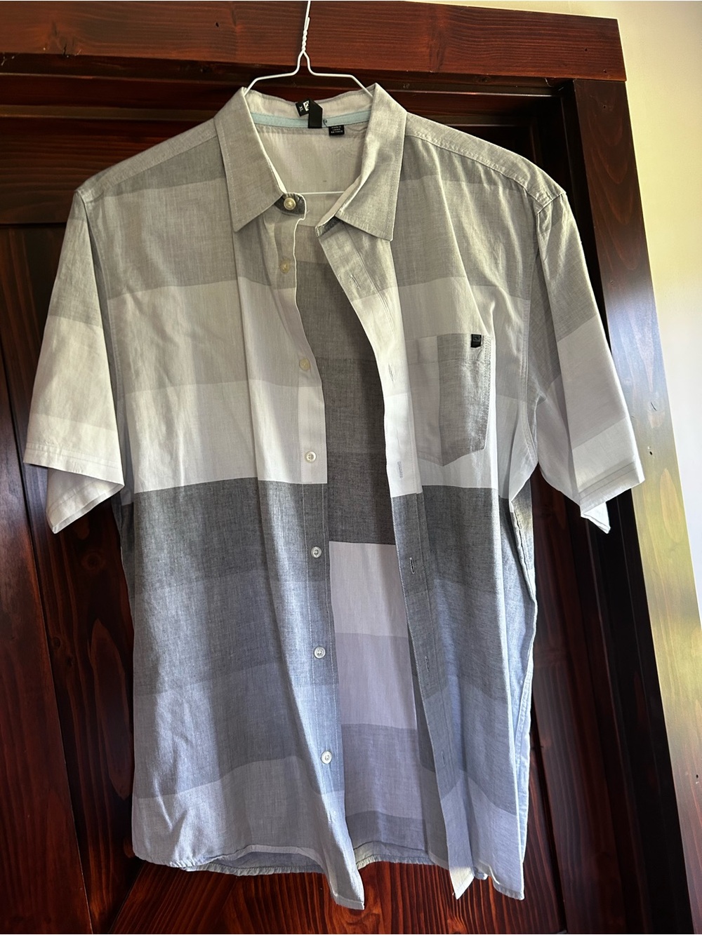 PacSun Men's Short Sleeve Button-Up Shirt in Gray and White Plaid